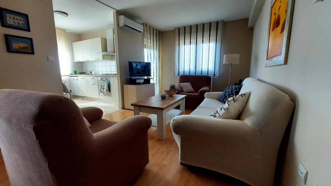 Apartman Ana Pula - Calm, Free Parking, Close To Center Exterior foto