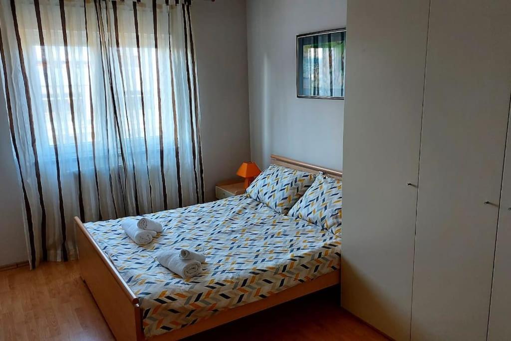 Apartman Ana Pula - Calm, Free Parking, Close To Center Exterior foto